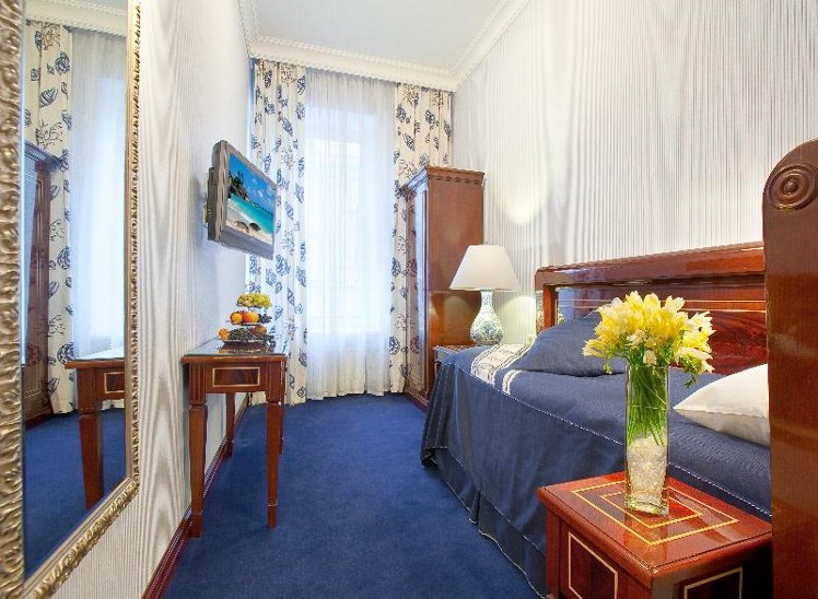 SINGLE STANDARD Room