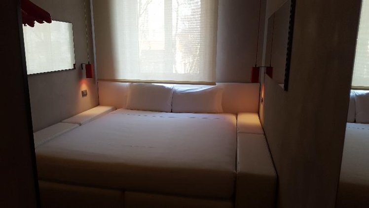 DOUBLE STANDARD Room