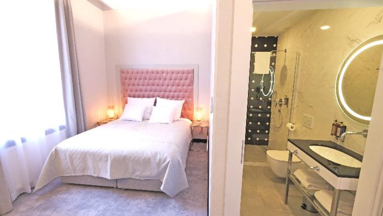 DOUBLE STANDARD Room