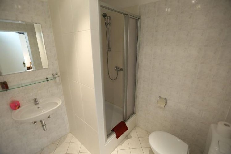 TRIPLE TWO BEDS Room