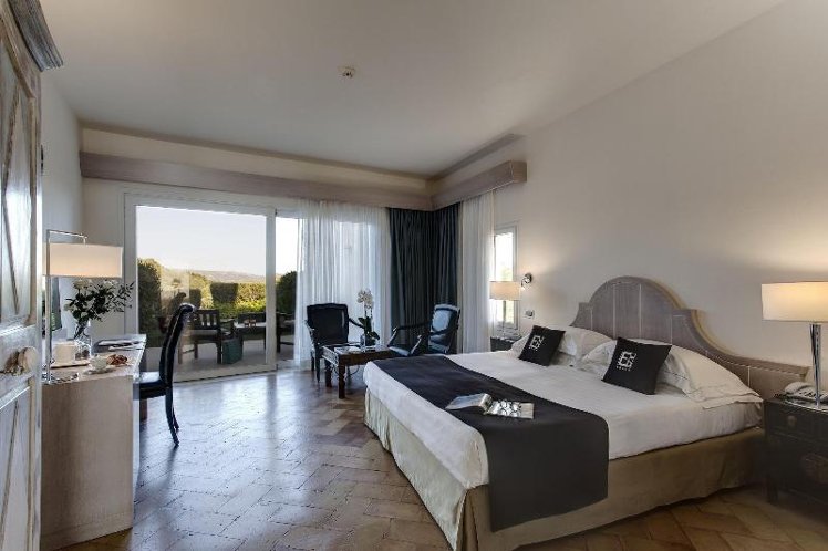 TRIPLE DELUXE SEA VIEW Room