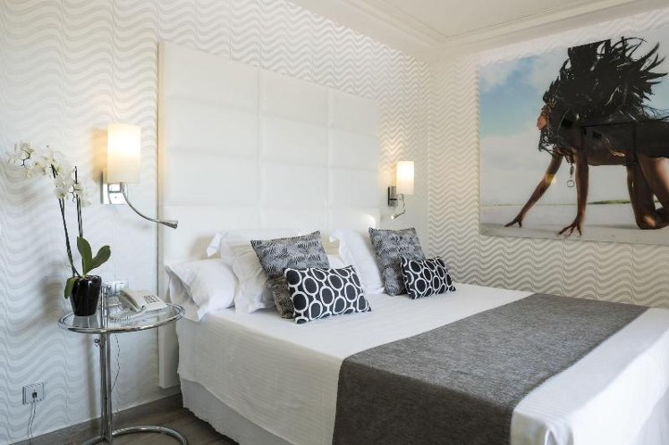 SUITE SEA VIEW KING BED Room