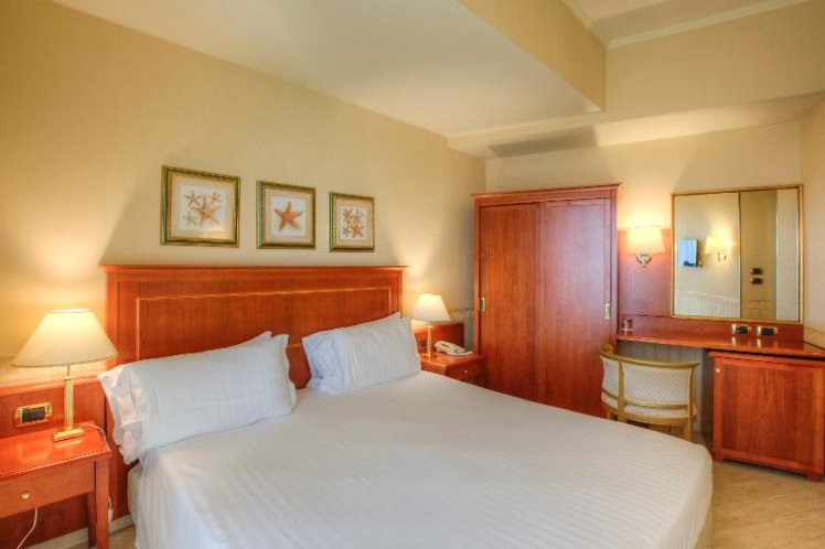 DOUBLE STANDARD Room