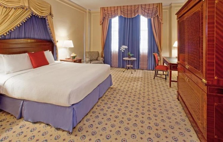 SINGLE KING SIZE BED Room
