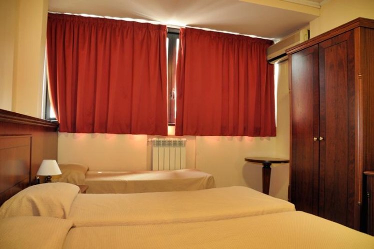 TRIPLE STANDARD Room