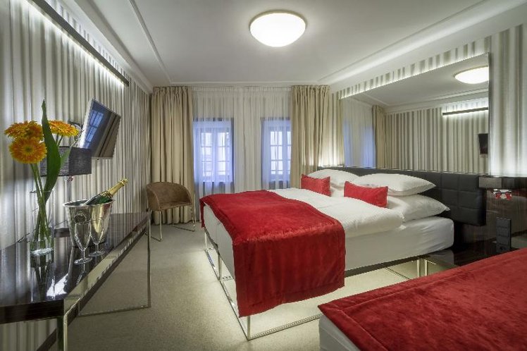 TRIPLE STANDARD Room