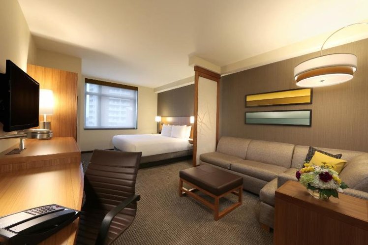 DOUBLE QUEEN SIZE BED Room