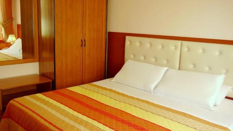 DOUBLE SINGLE USE STANDARD Room