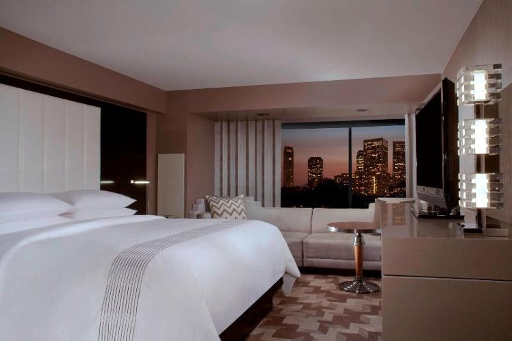 DOUBLE KING SIZE BED Room