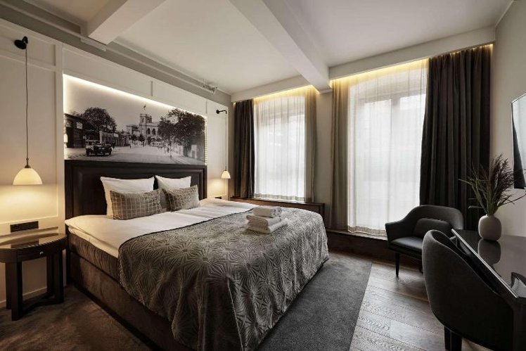 Ascot Hotel