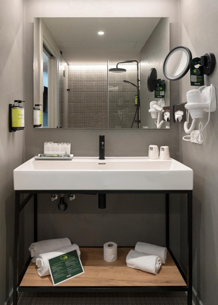 QUADRUPLE STANDARD Room