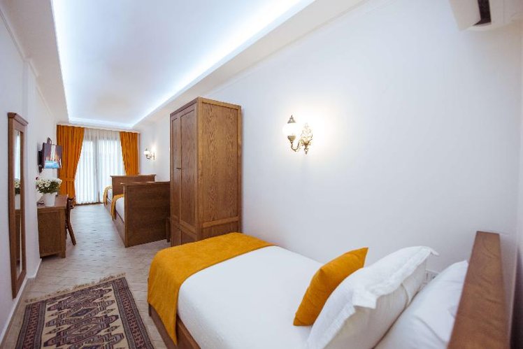 TRIPLE SUPERIOR Room
