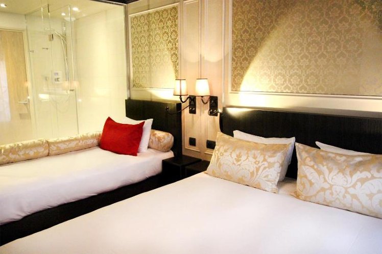 TRIPLE SUPERIOR Room