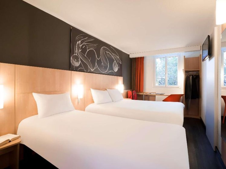 TRIPLE WITH DOUBLE BED Room