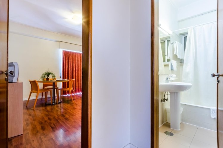 FAMILY ROOM CAPACITY 4 Room