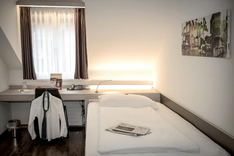 SINGLE STANDARD Room