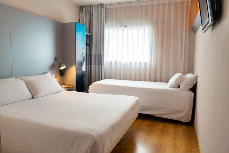 TRIPLE STANDARD Room