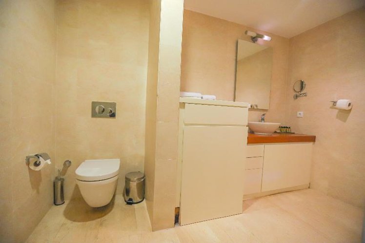 APARTMENT FOUR BEDROOMS ONE BATHROOM Room