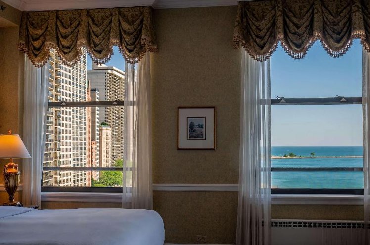 TWIN LAKE VIEW Room