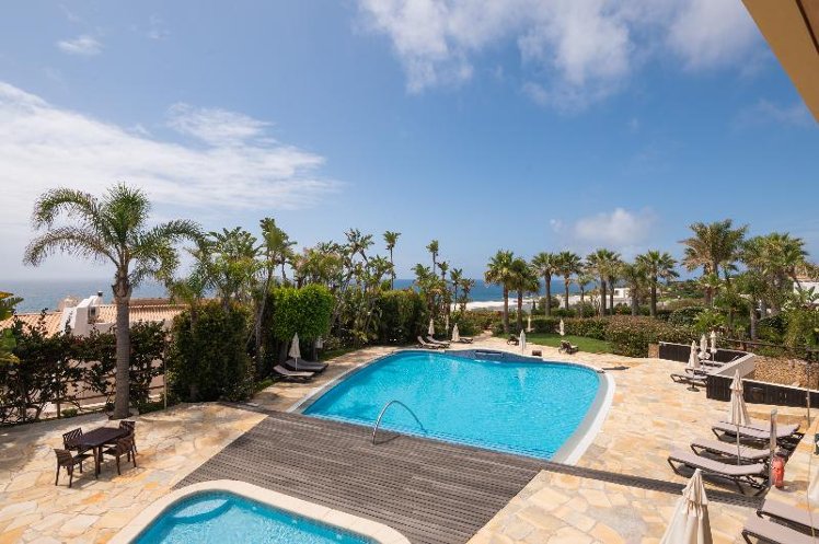 STUDIO POOL VIEW Room