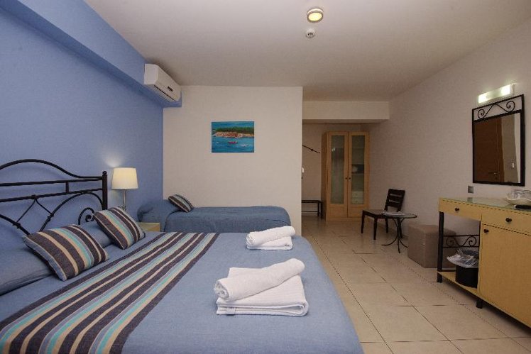 TRIPLE STANDARD Room