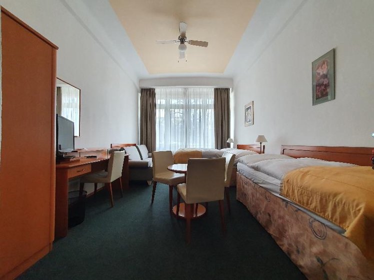 TRIPLE WITH SHARED BATHROOM Room