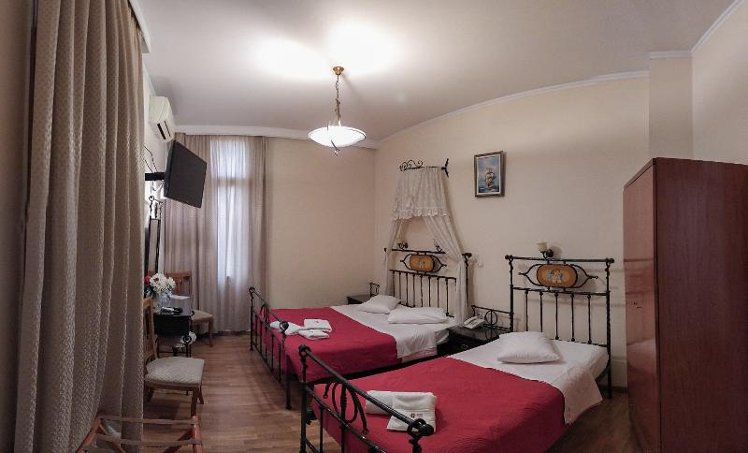 TRIPLE STANDARD Room