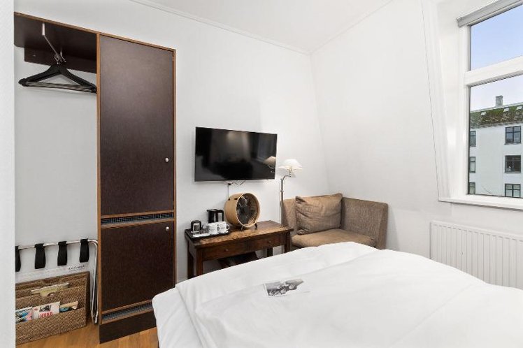 SINGLE STANDARD Room