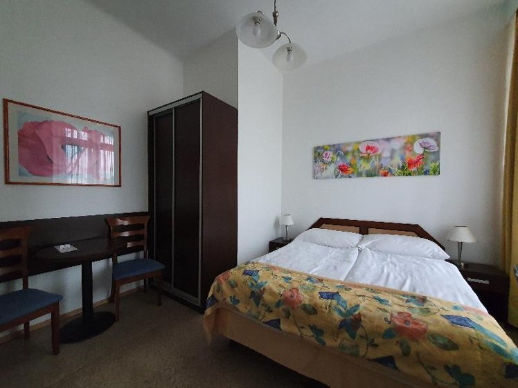 DOUBLE WITH SHARED BATHROOM Room