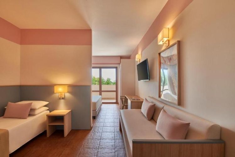 FAMILY ROOM WITH BALCONY Room