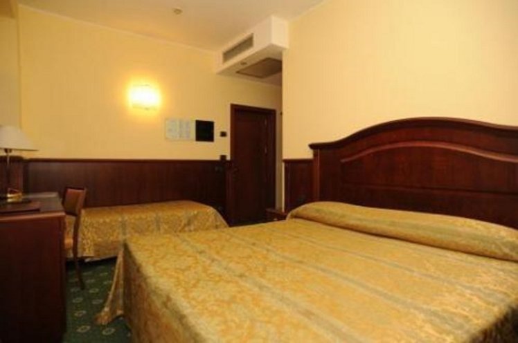 TRIPLE STANDARD Room