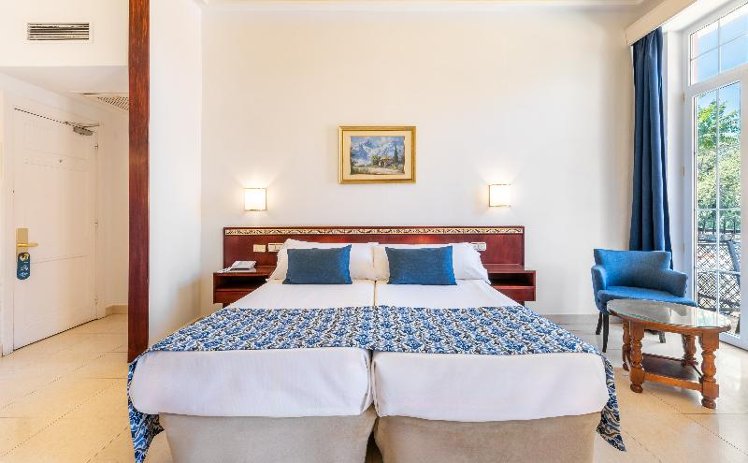 TRIPLE STANDARD Room