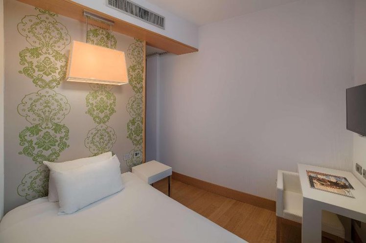SINGLE STANDARD Room