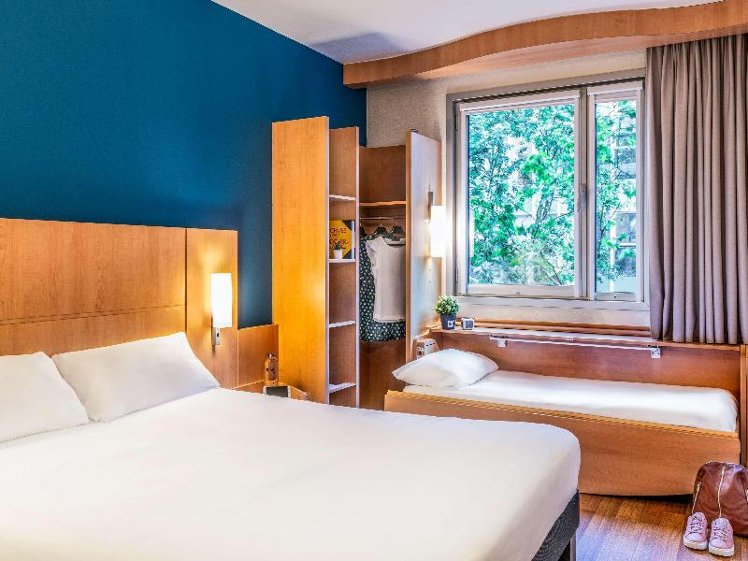 DOUBLE WITH DOUBLE BED Room