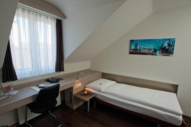 SINGLE STANDARD Room