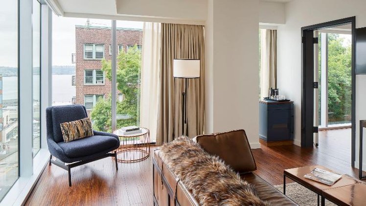 STUDIO EXECUTIVE Room