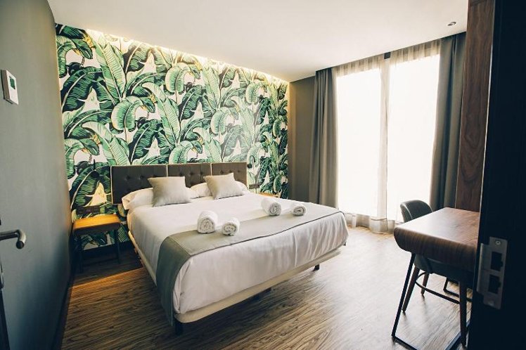 DOUBLE QUEEN SIZE BED Room