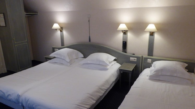 TRIPLE STANDARD Room