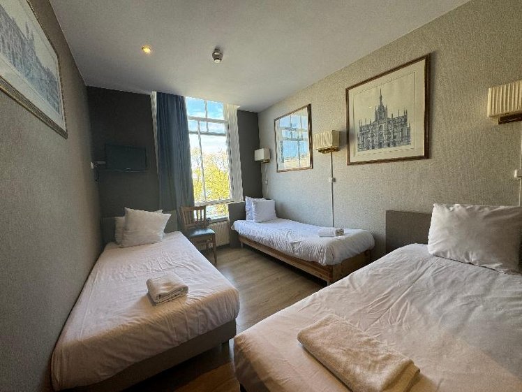TRIPLE STANDARD Room
