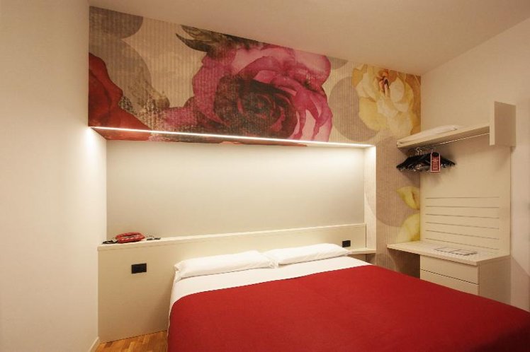TRIPLE STANDARD Room