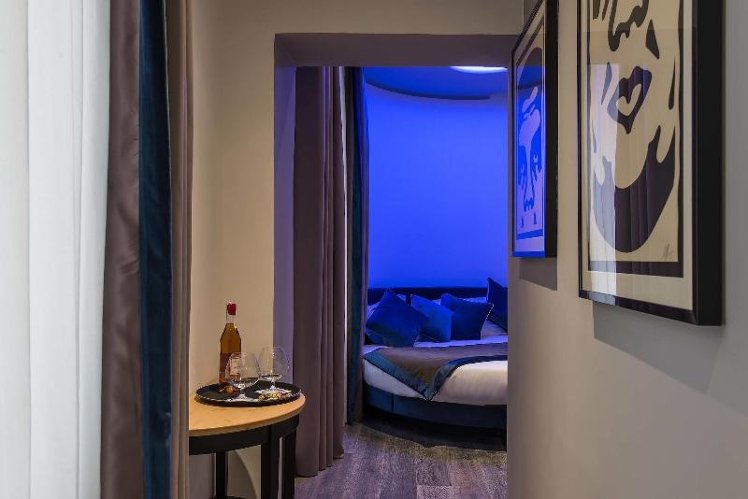 DOUBLE DELUXE QUEEN BED Room
