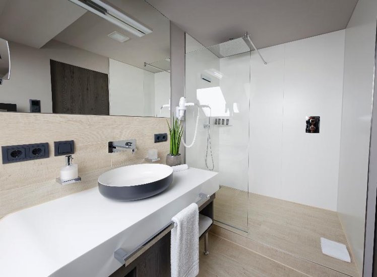 DOUBLE BUSINESS Room