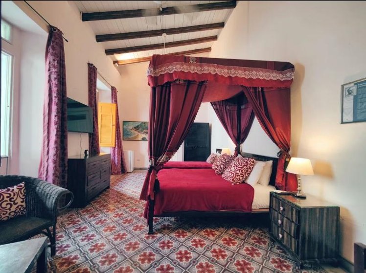 JUNIOR SUITE QUEEN SIZE BED Room