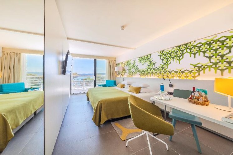 DOUBLE SUPERIOR SIDE SEA VIEW Room