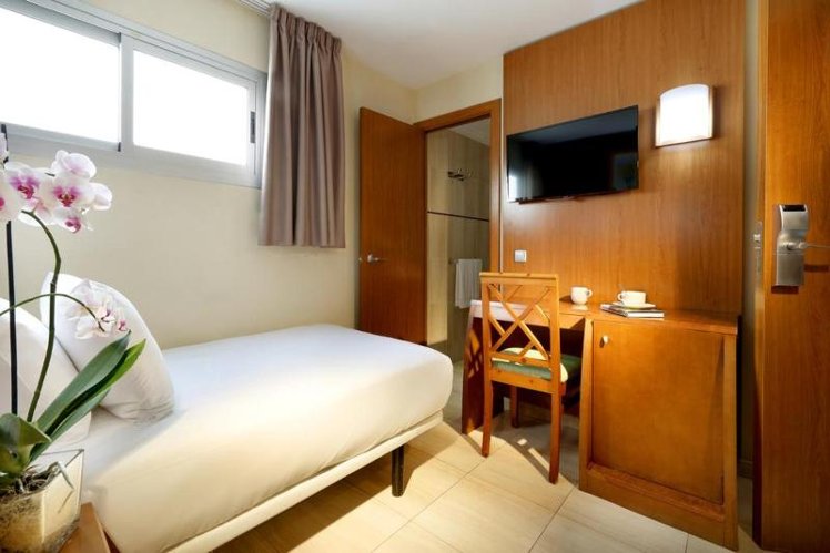 SINGLE STANDARD Room