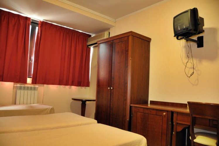 QUADRUPLE STANDARD Room