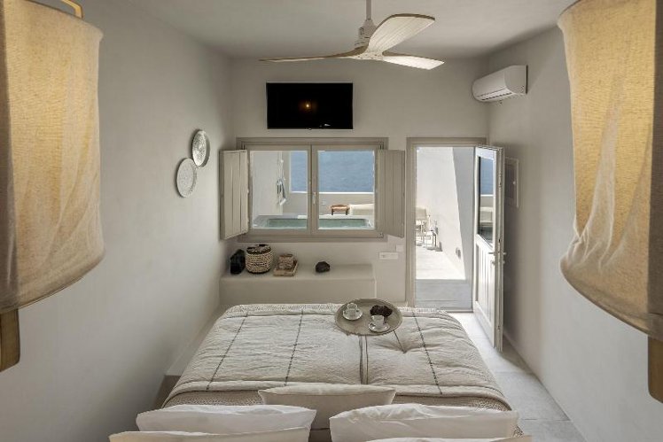 DOUBLE WITH JACUZZI Room