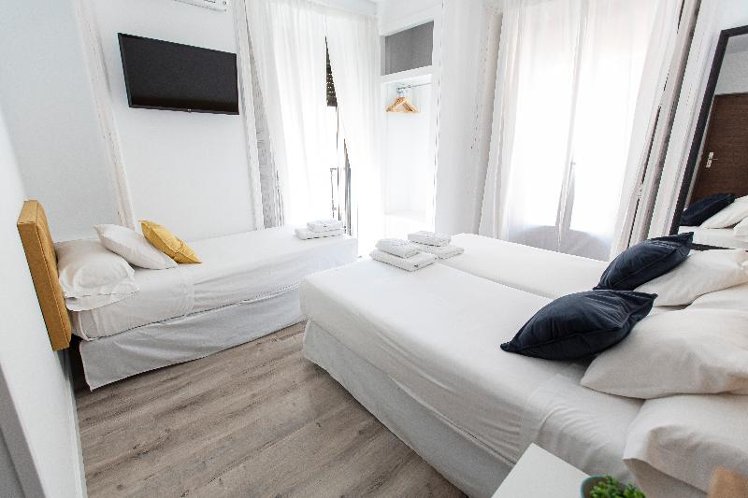 TRIPLE STANDARD Room