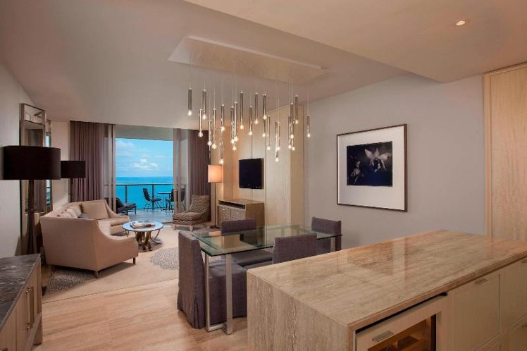SUITE OCEAN FRONT KING BED Room