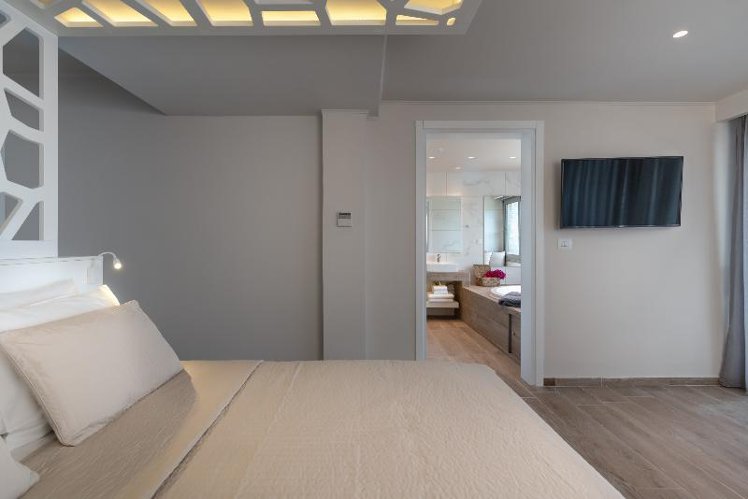 SUITE DELUXE WITH JACUZZI Room